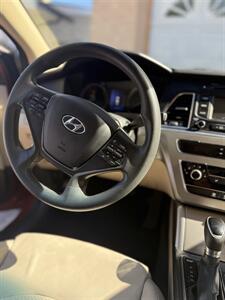 2015 Hyundai SONATA SE   - Photo 25 - Reseda, CA 91335