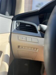 2015 Hyundai SONATA SE   - Photo 19 - Reseda, CA 91335