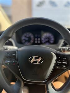 2015 Hyundai SONATA SE   - Photo 18 - Reseda, CA 91335