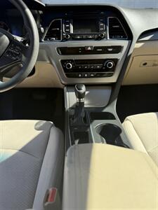 2015 Hyundai SONATA SE   - Photo 23 - Reseda, CA 91335