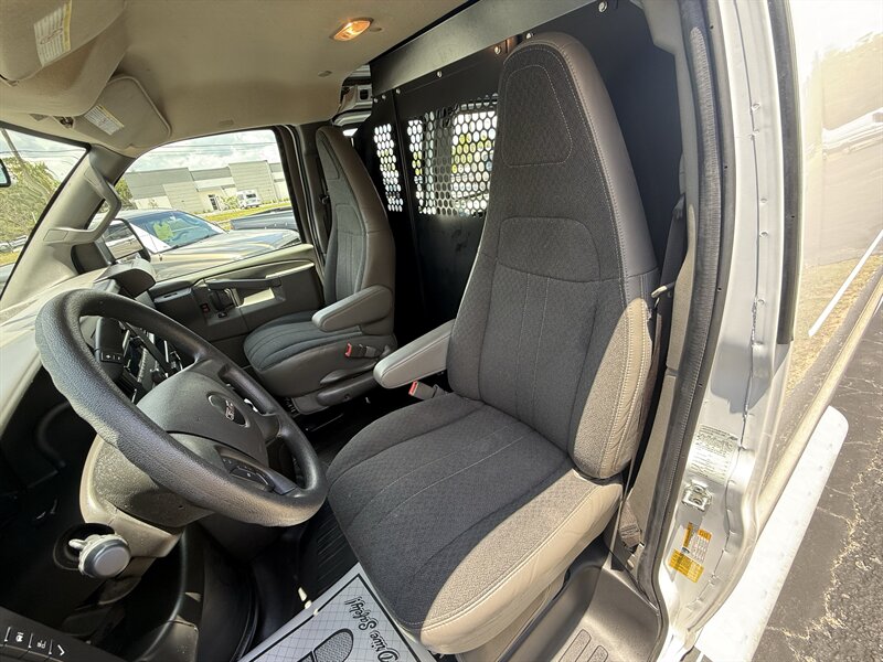2025 GMC Savana 2500 - Photo 13 - Lecanto, FL 34461