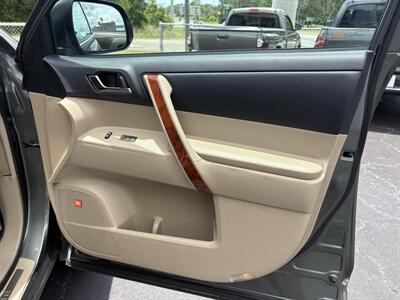 2013 Toyota Highlander 4WD V6 Limited - Photo 15 - Lecanto, FL 34461