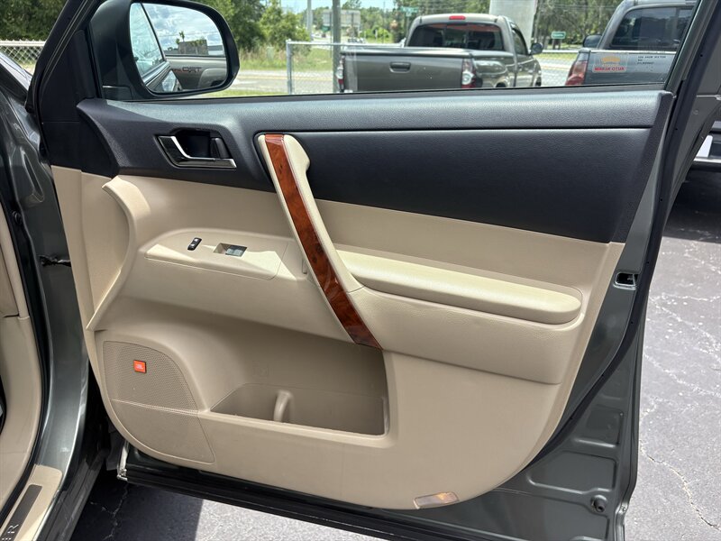 2013 Toyota Highlander 4WD V6 Limited - Photo 15 - Lecanto, FL 34461