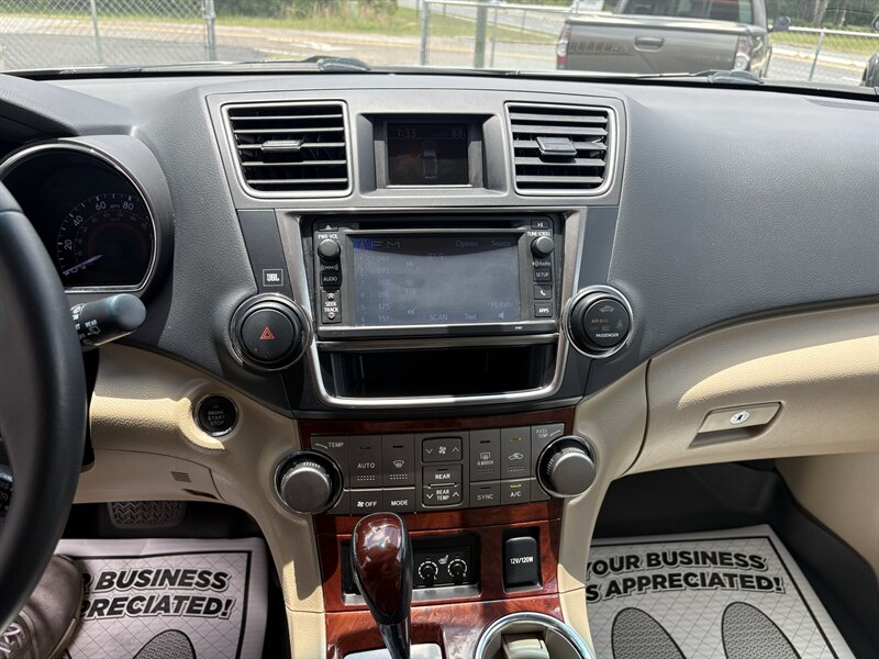 2013 Toyota Highlander 4WD V6 Limited - Photo 12 - Lecanto, FL 34461
