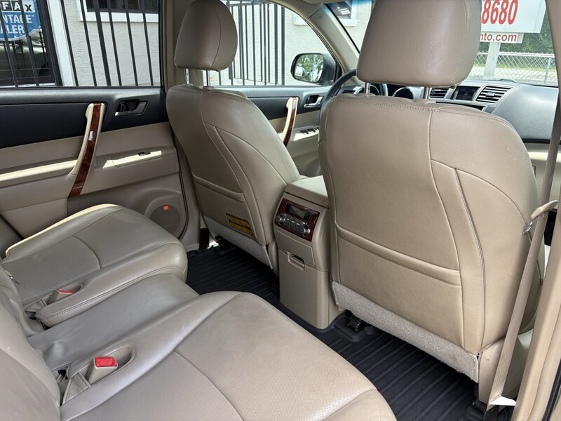 2013 Toyota Highlander 4WD V6 Limited - Photo 21 - Lecanto, FL 34461