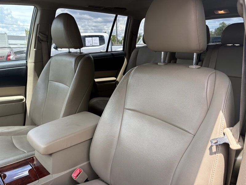 2013 Toyota Highlander 4WD V6 Limited - Photo 9 - Lecanto, FL 34461