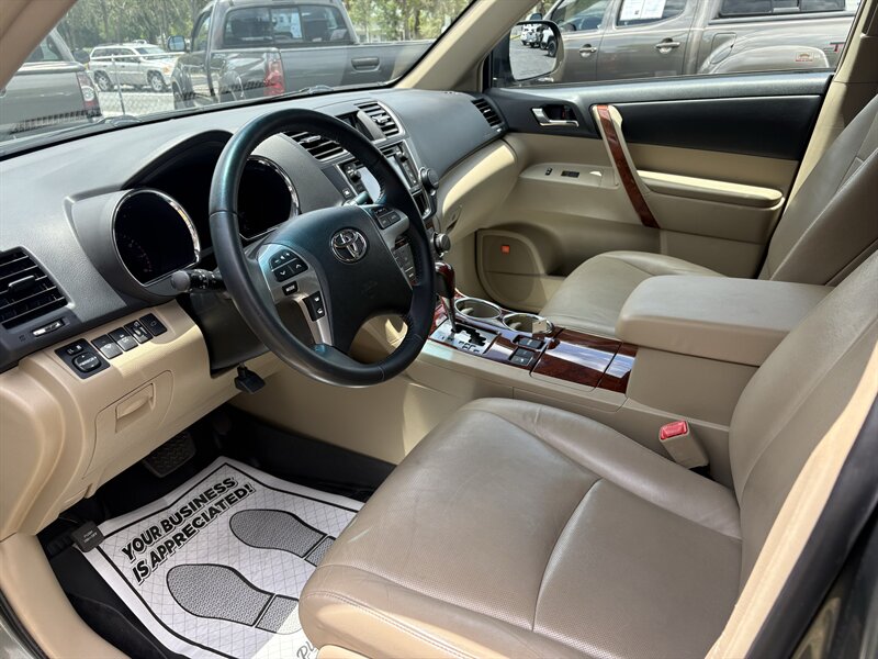 2013 Toyota Highlander 4WD V6 Limited - Photo 8 - Lecanto, FL 34461