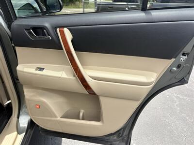 2013 Toyota Highlander 4WD V6 Limited - Photo 20 - Lecanto, FL 34461