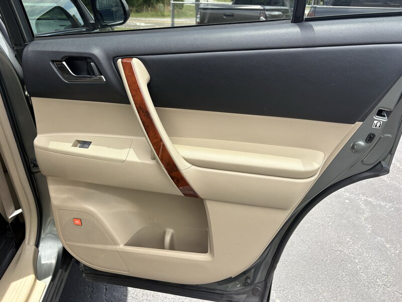 2013 Toyota Highlander 4WD V6 Limited - Photo 20 - Lecanto, FL 34461