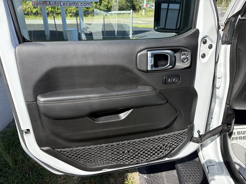 2022 Jeep Wrangler Unlimited Sahara - Photo 9 - Lecanto, FL 34461