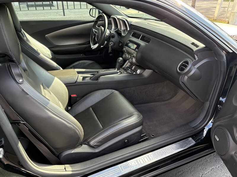 2011 Chevrolet Camaro 2LT - Photo 22 - Lecanto, FL 34461