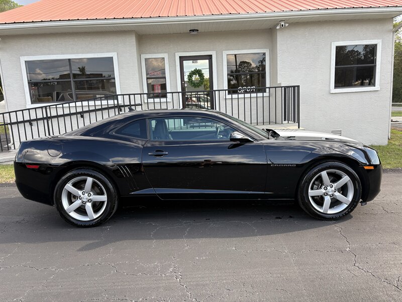 2011 Chevrolet Camaro 2LT - Photo 4 - Lecanto, FL 34461
