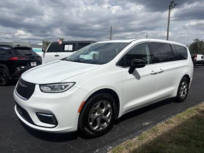 2024 Chrysler Pacifica Limited   - Photo 4 - Lecanto, FL 34461