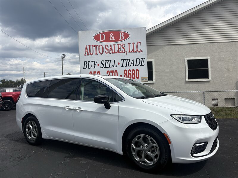 2024 Chrysler Pacifica Limited   - Photo 1 - Lecanto, FL 34461