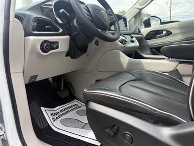 2024 Chrysler Pacifica Limited   - Photo 12 - Lecanto, FL 34461