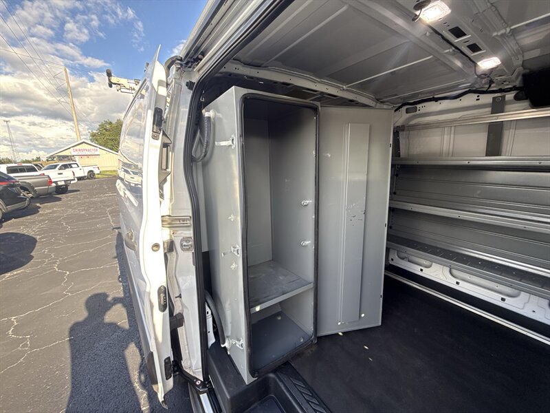 2020 Ford Transit 150 Low Roof - Photo 33 - Lecanto, FL 34461