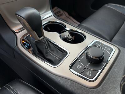 2017 Jeep Grand Cherokee Overland   - Photo 14 - Lecanto, FL 34461