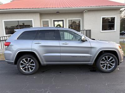 2017 Jeep Grand Cherokee Overland   - Photo 4 - Lecanto, FL 34461