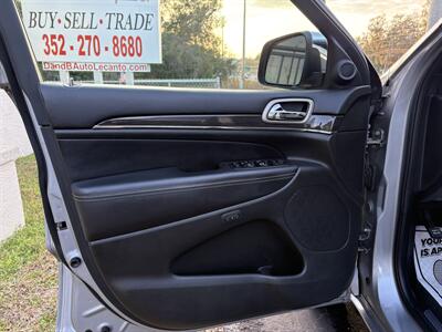 2017 Jeep Grand Cherokee Overland   - Photo 7 - Lecanto, FL 34461