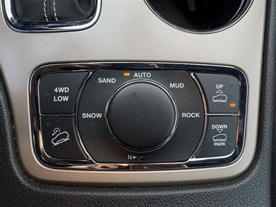 2017 Jeep Grand Cherokee Overland   - Photo 15 - Lecanto, FL 34461