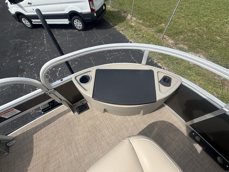 2023 Suntracker 20' Fishing Barge DLX - Photo 17 - Lecanto, FL 34461