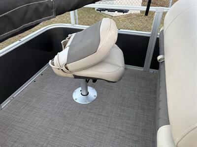 2023 Suntracker 20' Fishing Barge DLX   - Photo 12 - Lecanto, FL 34461