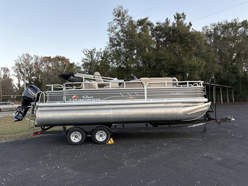 2023 Suntracker 20' Fishing Barge DLX   - Photo 1 - Lecanto, FL 34461