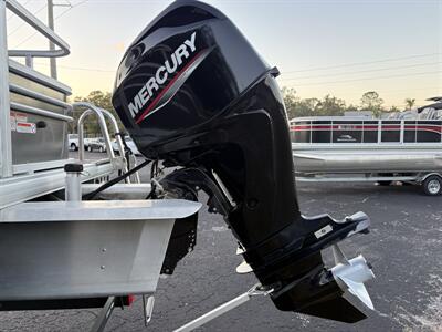 2023 Suntracker 20' Fishing Barge DLX   - Photo 15 - Lecanto, FL 34461