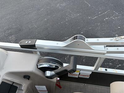 2023 Suntracker 20' Fishing Barge DLX   - Photo 8 - Lecanto, FL 34461