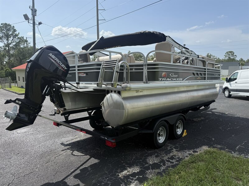 2023 Suntracker 20' Fishing Barge DLX - Photo 5 - Lecanto, FL 34461