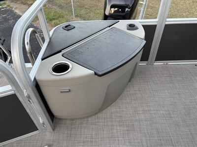 2023 Suntracker 20' Fishing Barge DLX   - Photo 11 - Lecanto, FL 34461