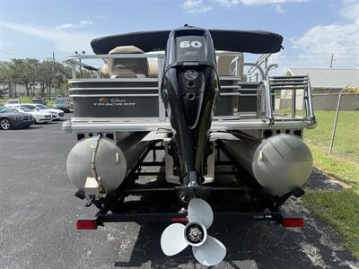 2023 Suntracker 20' Fishing Barge DLX - Photo 4 - Lecanto, FL 34461