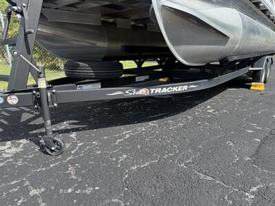 2023 Suntracker 20' Fishing Barge DLX - Photo 8 - Lecanto, FL 34461