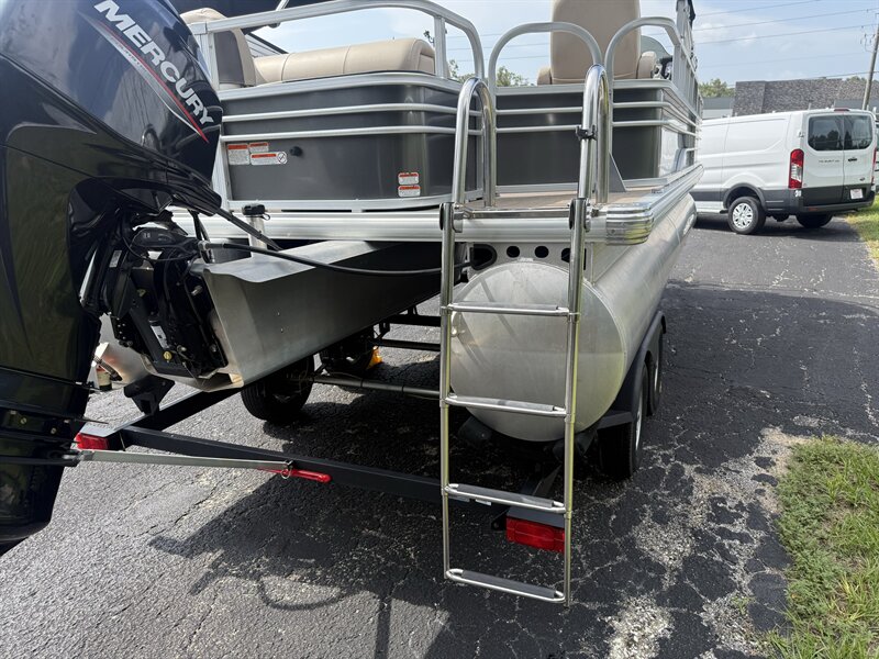 2023 Suntracker 20' Fishing Barge DLX - Photo 14 - Lecanto, FL 34461