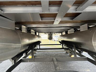 2023 Suntracker 20' Fishing Barge DLX   - Photo 14 - Lecanto, FL 34461