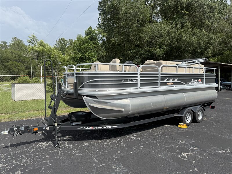 2023 Suntracker 20' Fishing Barge DLX   - Photo 1 - Lecanto, FL 34461