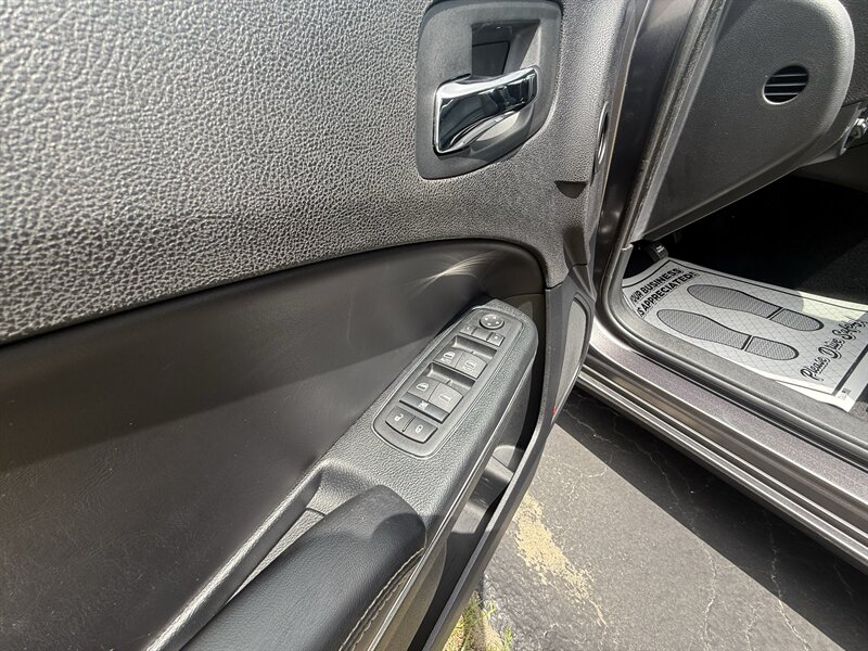2014 Dodge Charger SXT - Photo 11 - Lecanto, FL 34461