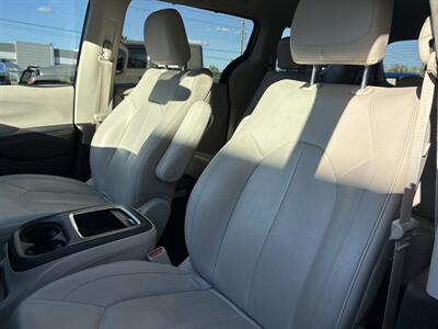 2021 Chrysler Pacifica Touring L   - Photo 9 - Lecanto, FL 34461