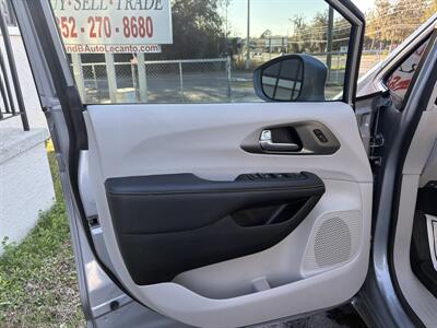 2021 Chrysler Pacifica Touring L   - Photo 7 - Lecanto, FL 34461