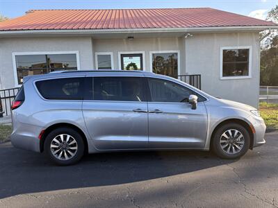 2021 Chrysler Pacifica Touring L   - Photo 4 - Lecanto, FL 34461