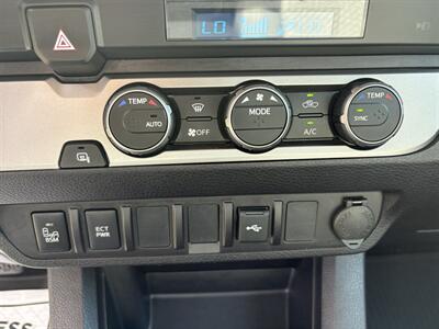 2022 Toyota Tacoma SR5 V6   - Photo 12 - Lecanto, FL 34461