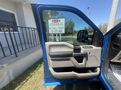 2019 Ford F-150 XL   - Photo 8 - Lecanto, FL 34461