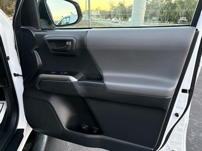 2022 Toyota Tacoma SR5 V6   - Photo 22 - Lecanto, FL 34461
