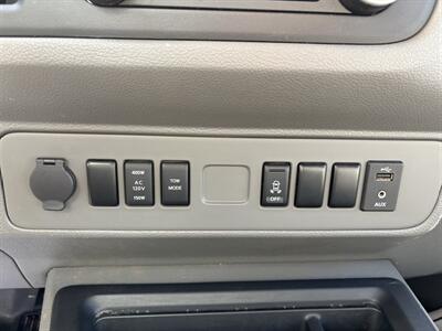 2018 Nissan NV 2500 HD SV   - Photo 16 - Lecanto, FL 34461
