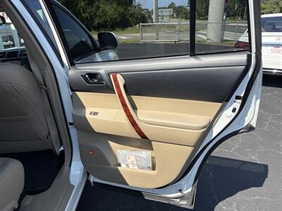 2012 Toyota Highlander Hybrid Limited   - Photo 18 - Lecanto, FL 34461