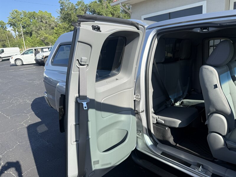 2015 Toyota Tacoma V6 SR5 - Photo 26 - Lecanto, FL 34461