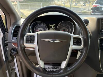 2014 Chrysler Town & Country Touring   - Photo 9 - Lecanto, FL 34461