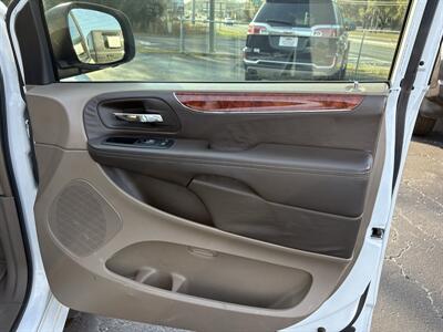 2014 Chrysler Town & Country Touring   - Photo 12 - Lecanto, FL 34461