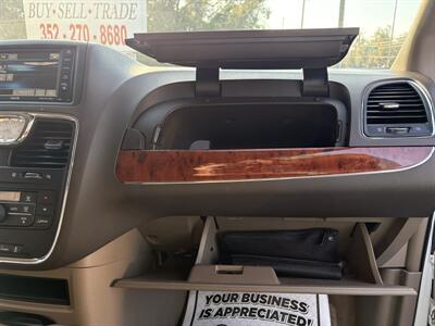 2014 Chrysler Town & Country Touring   - Photo 15 - Lecanto, FL 34461