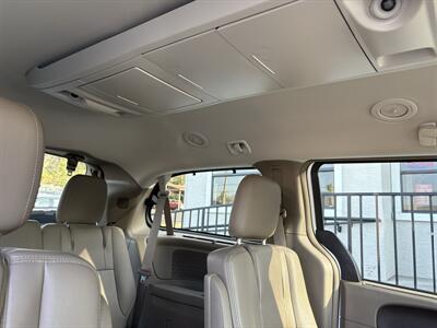 2014 Chrysler Town & Country Touring   - Photo 19 - Lecanto, FL 34461